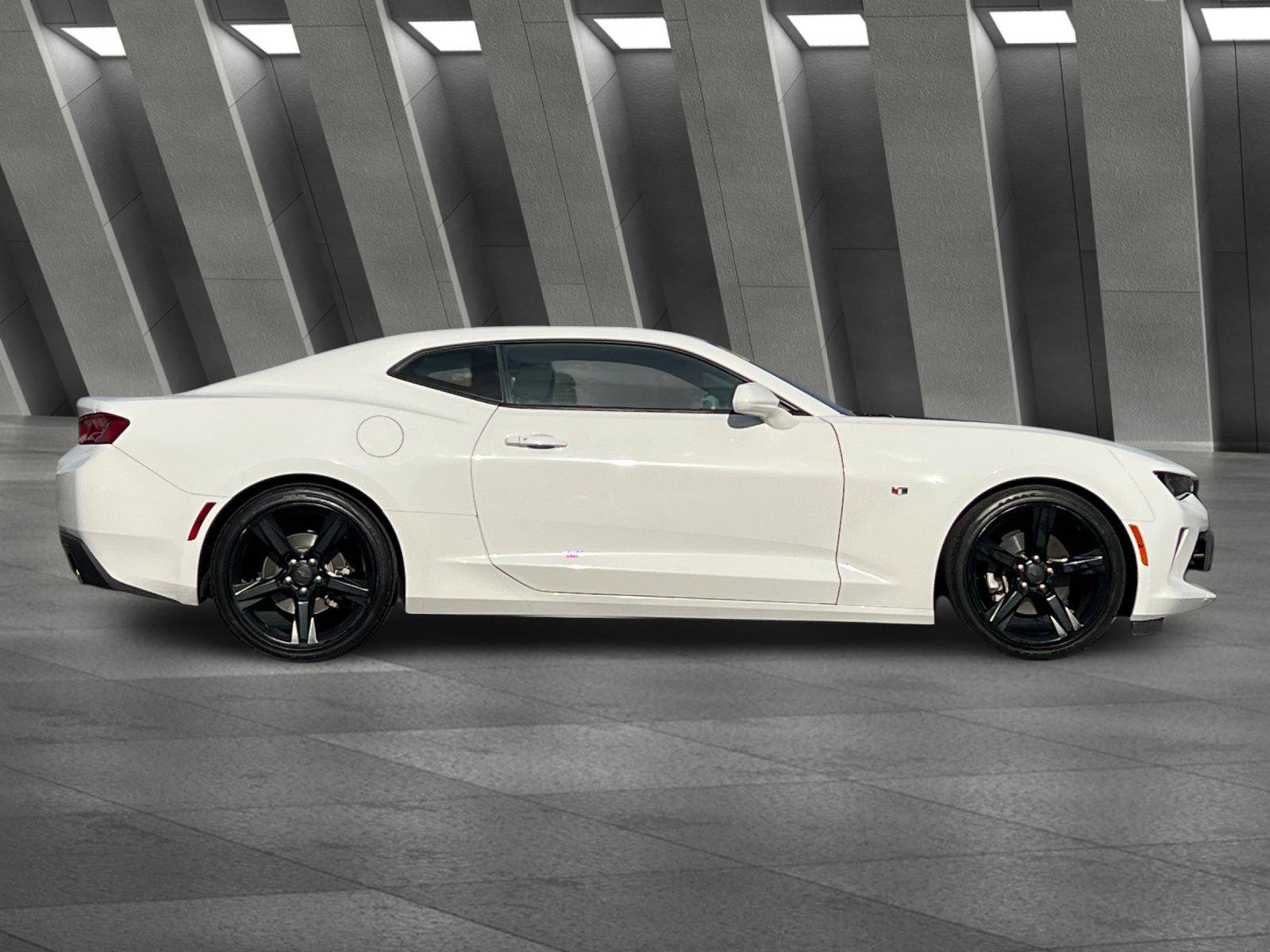 Used 2018 Chevrolet Camaro LT RWD image 3