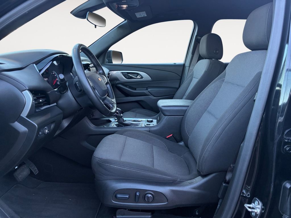 Used 2023 Chevrolet Traverse LT image 9