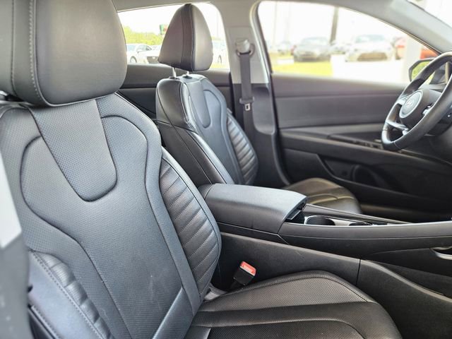 Used 2025 Hyundai Elantra Limited FWD image 14