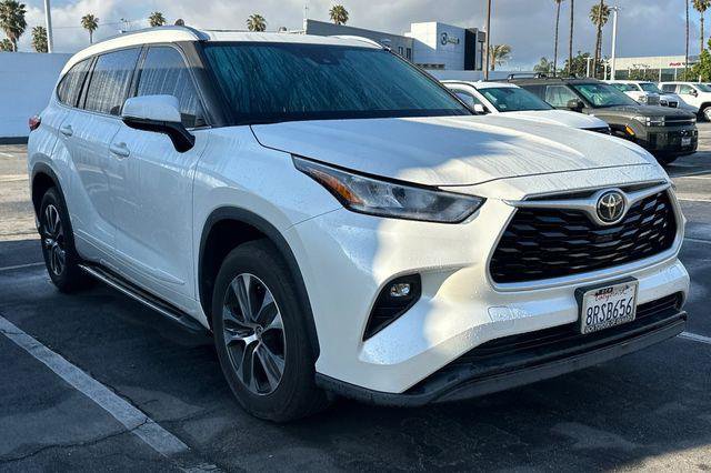 Used 2020 Toyota Highlander XLE w/ Protection Package #3 image 2