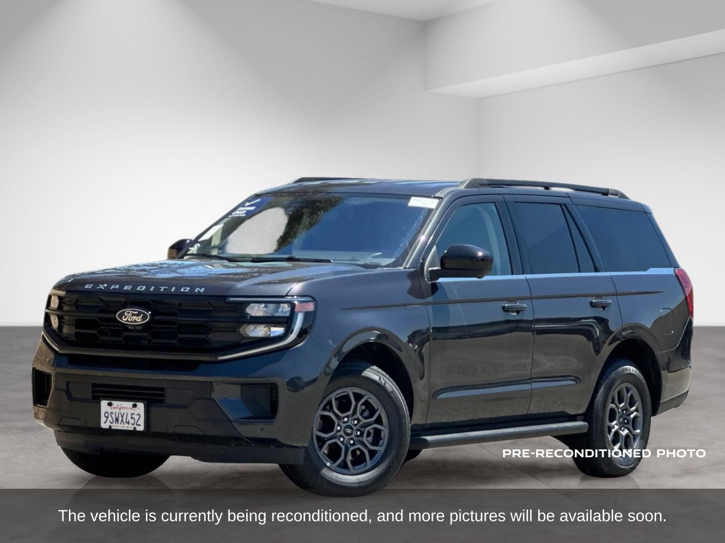 Used 2025 Ford Expedition Active AWD/4WD image 2