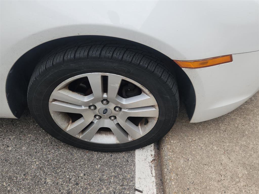 Used 2009 Ford Fusion SEL image 2