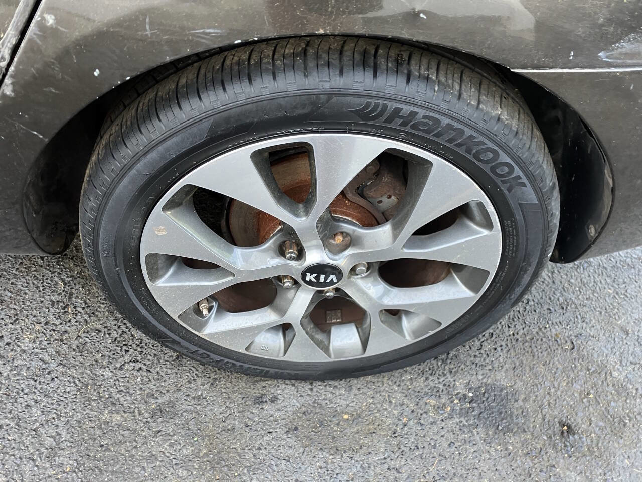 Used 2009 Kia Rondo LX image 11