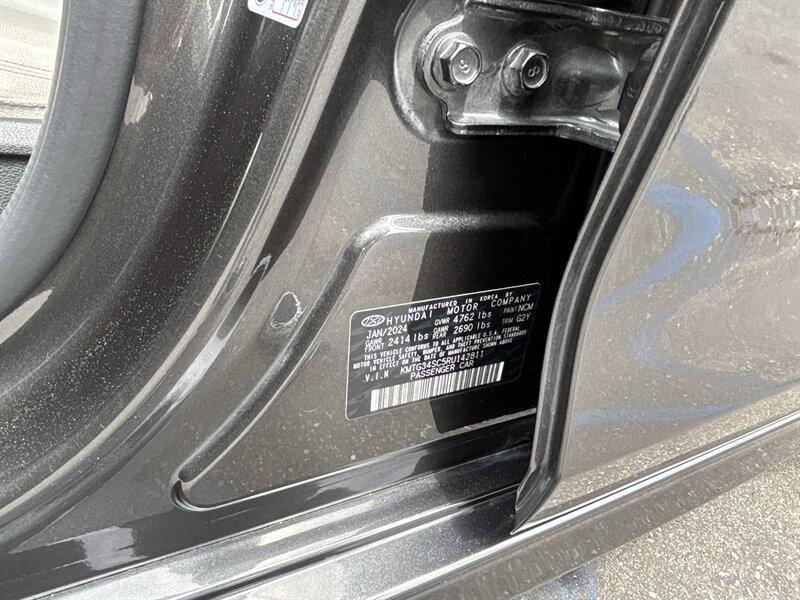 Used 2024 Genesis G70 2.5T RWD image 13