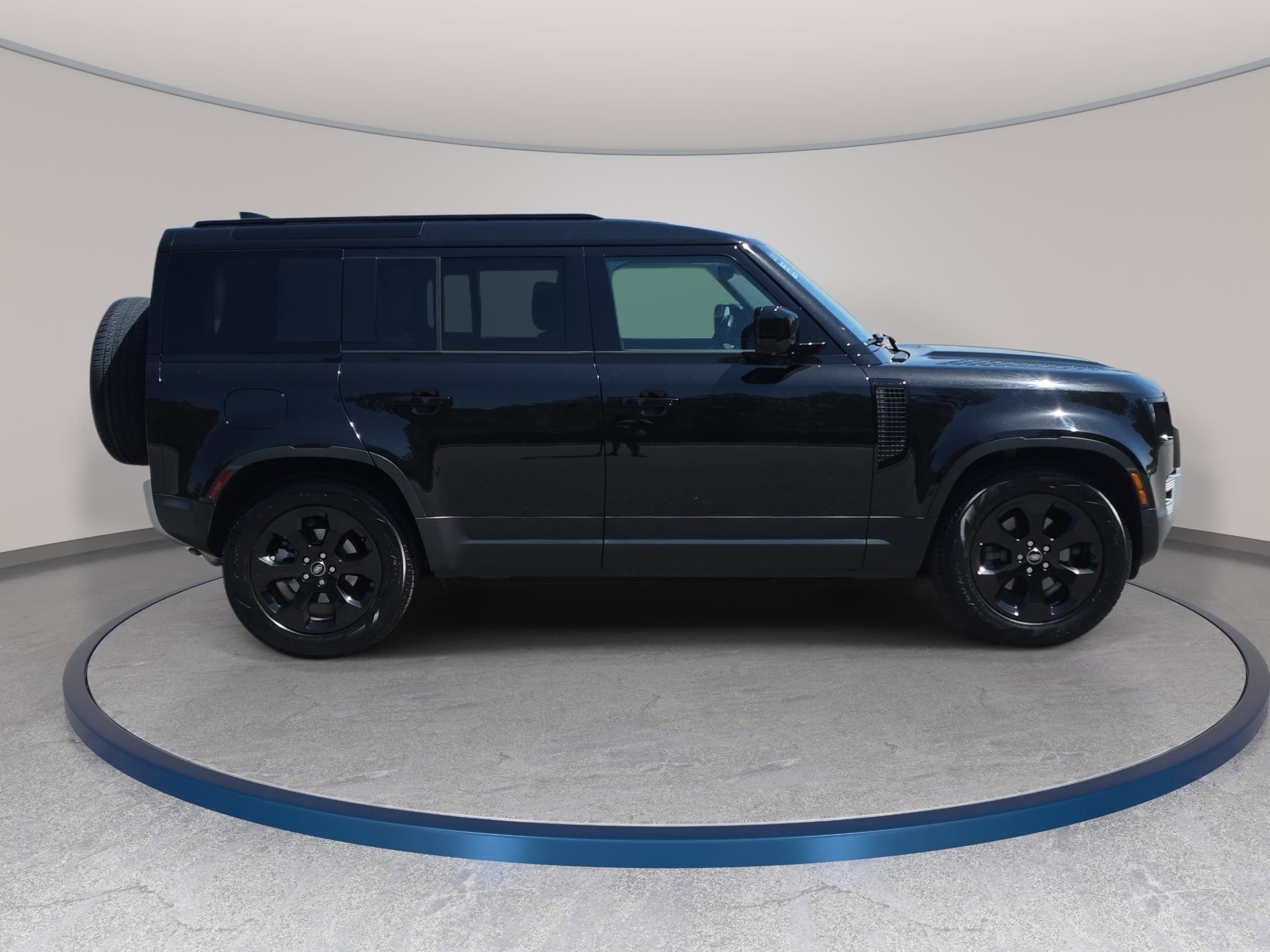 Used 2025 Land Rover Defender 110 S image 4