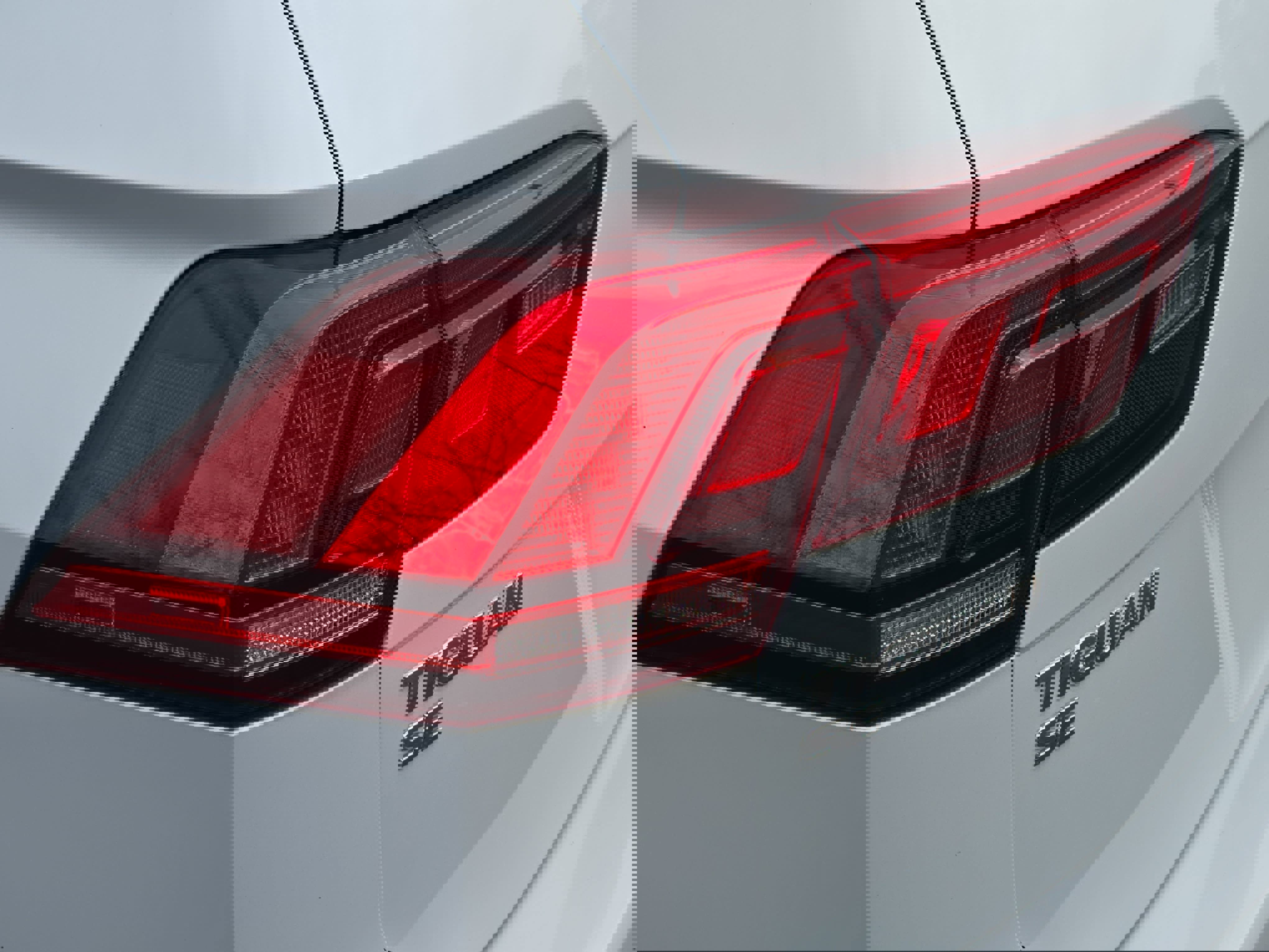 Used 2019 Volkswagen Tiguan SE w/ Panoramic Sunroof Package image 31