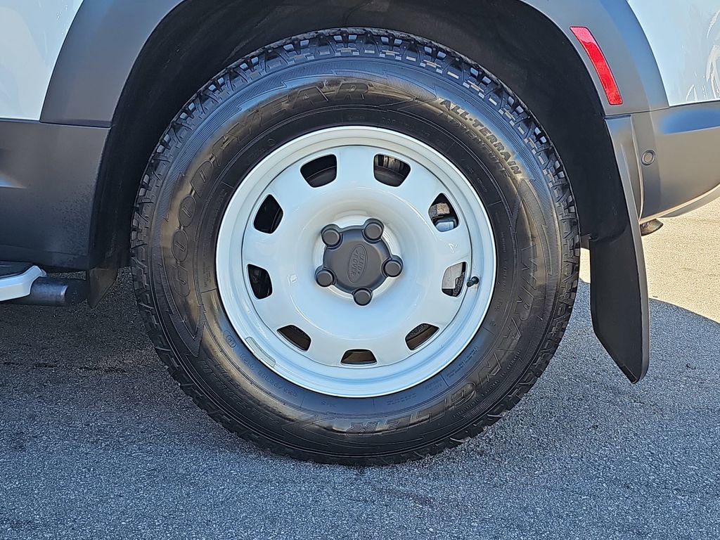 Used 2023 Land Rover Defender 110 S image 38