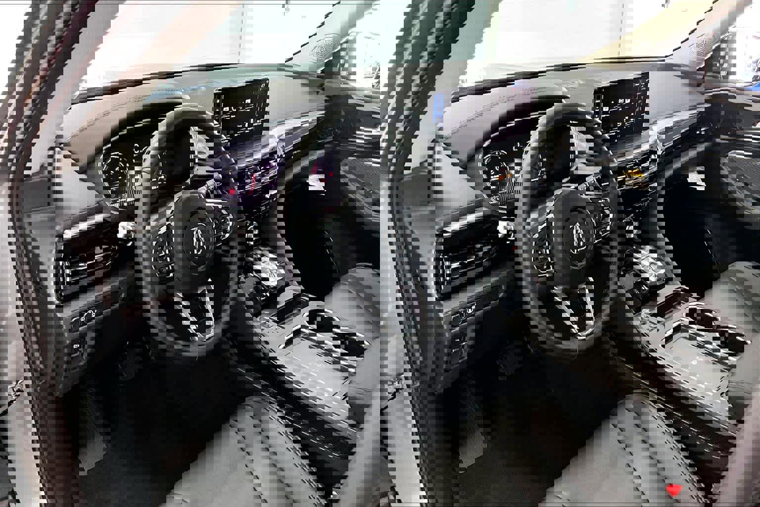 Used 2025 Acura MDX SH-AWD image 2