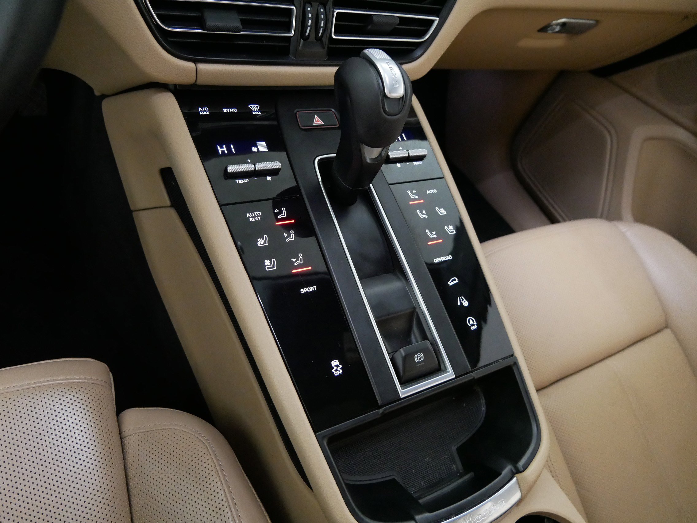 Used 2023 Porsche Macan Turbo image 24