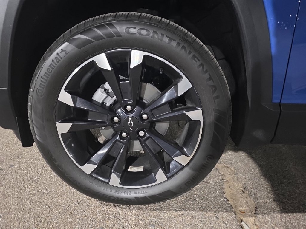 Used 2027 Chevrolet Equinox RS AWD/4WD image 2