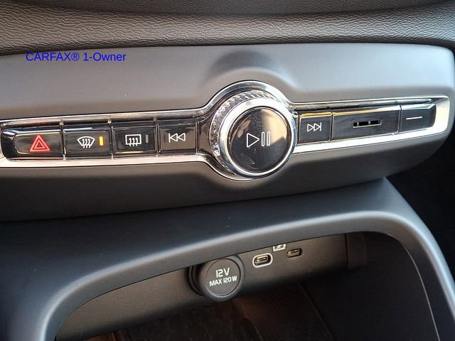 Certified 2023 Volvo XC40 B5 Plus w/ Protection Package Premier image 20