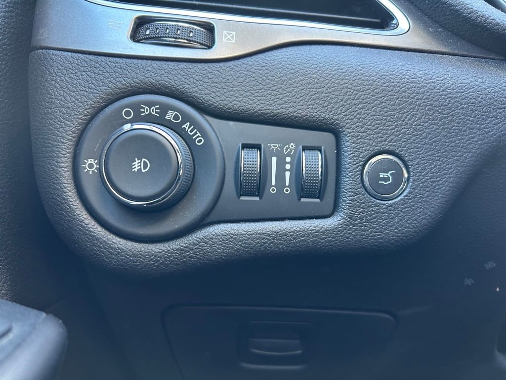 Used 2020 Jeep Cherokee Limited image 20