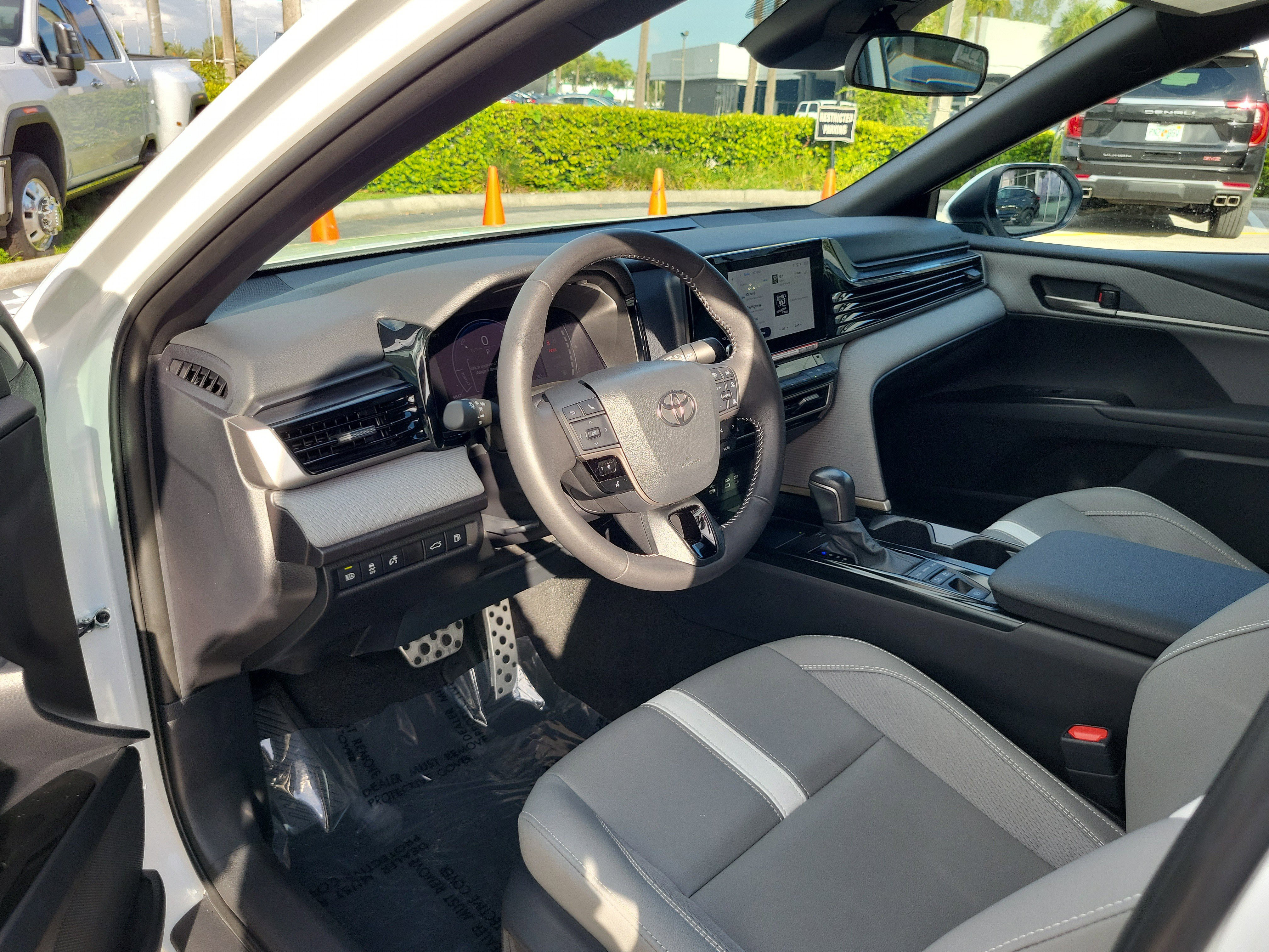 Used 2026 Toyota Camry SE FWD image 4
