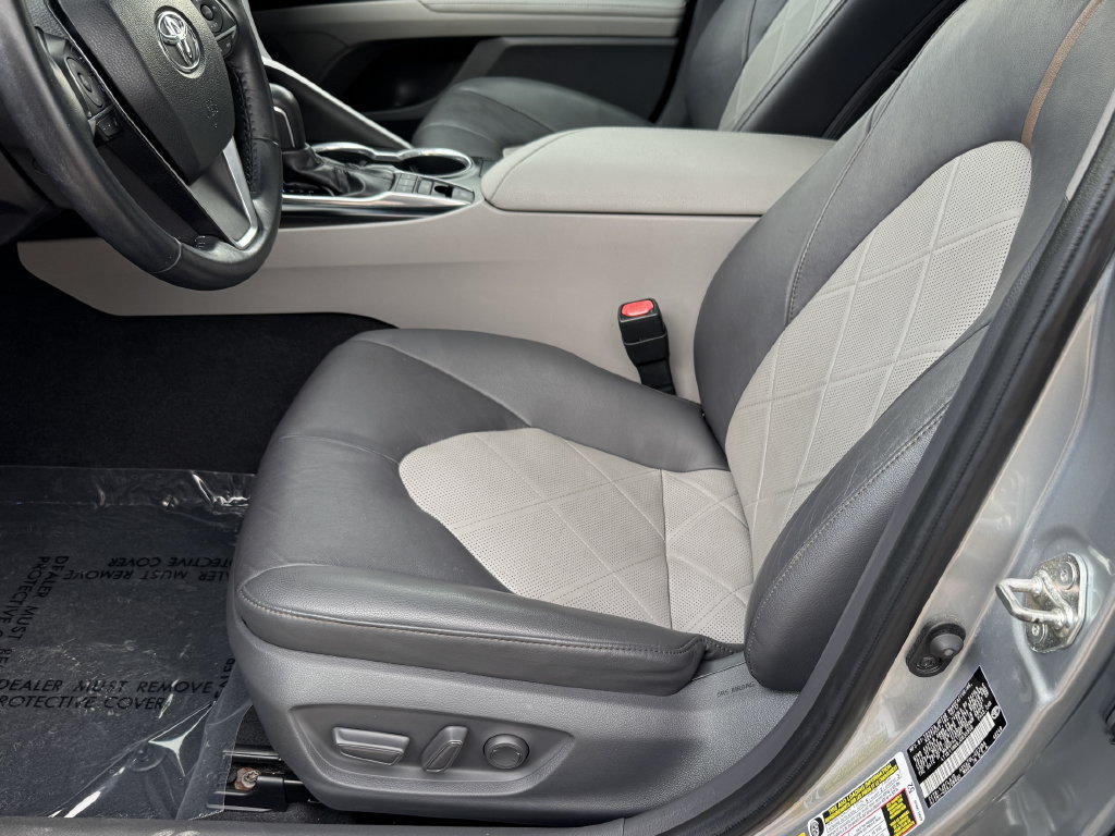 Used 2018 Toyota Camry XLE FWD image 18
