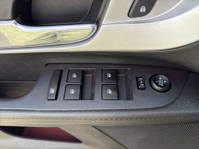 Used 2017 Chevrolet Equinox Premier w/ Enhanced Convenience Package image 20