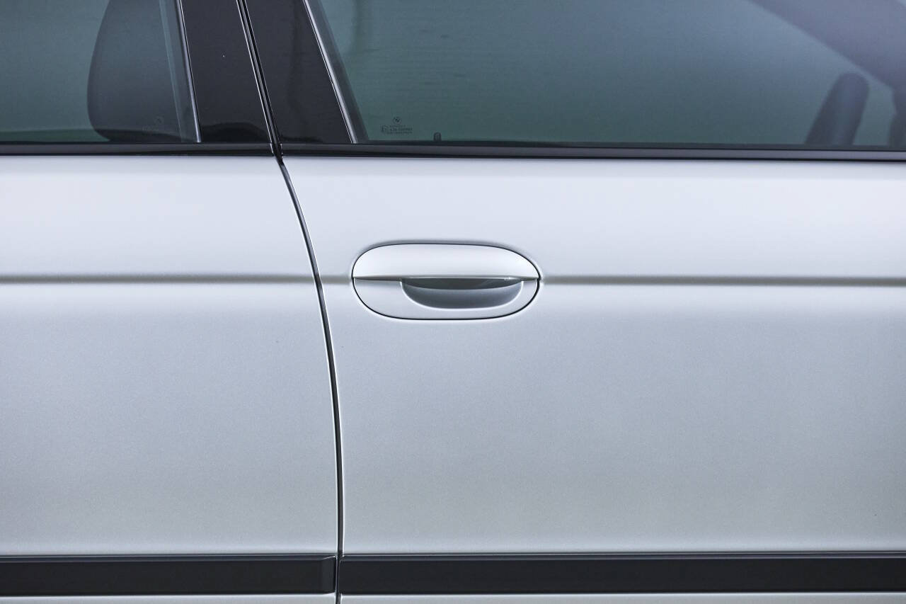 Used 2003 BMW M5 RWD image 36