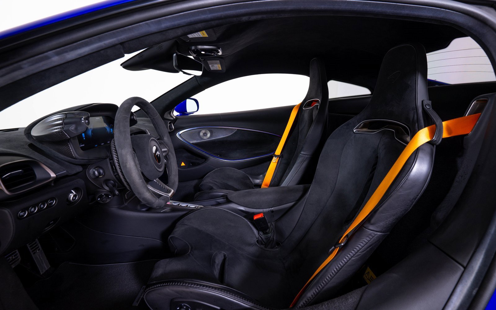 Used 2023 McLaren Artura image 17