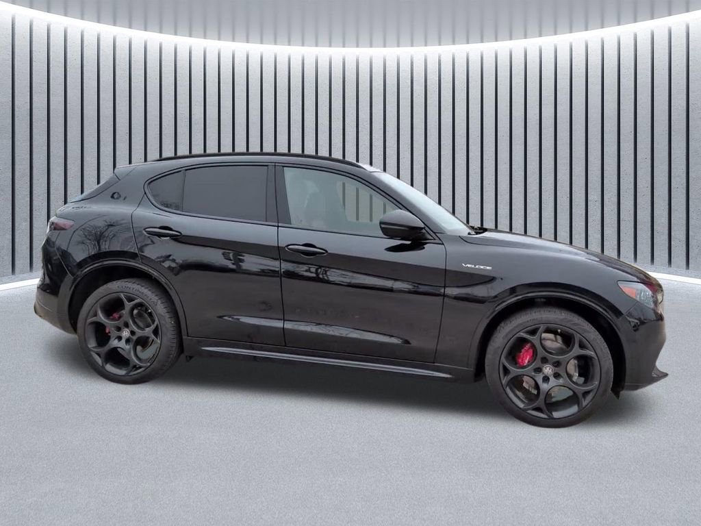 Used 2024 Alfa Romeo Stelvio Veloce image 3