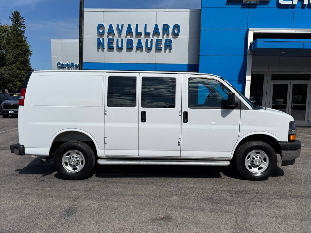 Used 2025 Chevrolet Express 2500 w/ Driver Convenience Package RWD image 4