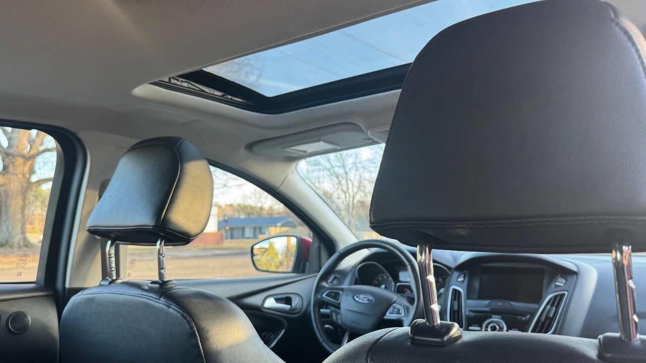 Used 2015 Ford Focus Titanium image 10