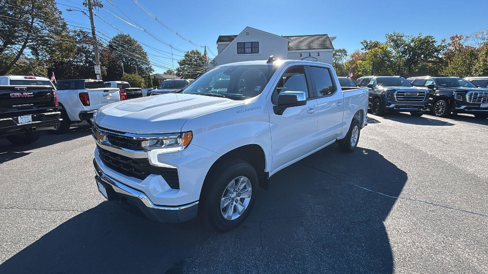 Used 2025 Chevrolet Silverado 1500 LT image 3