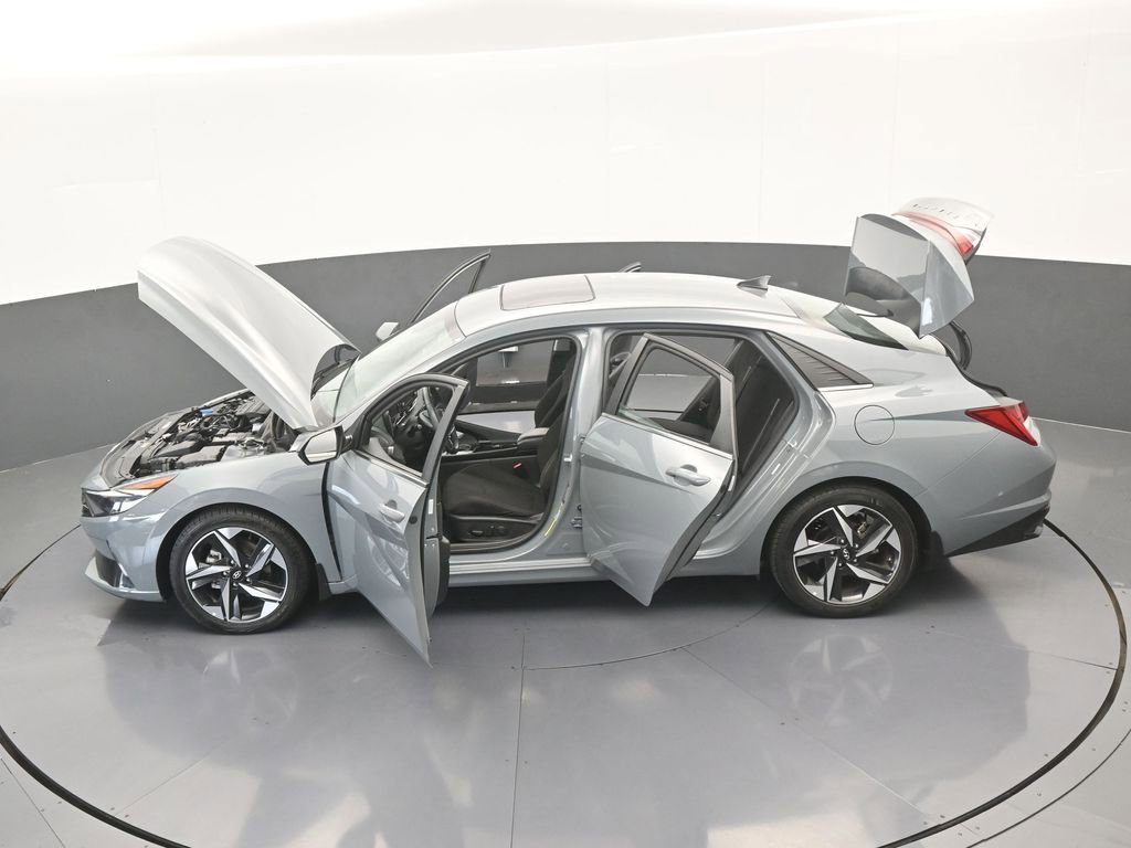 Used 2022 Hyundai Elantra SEL w/ Convenience + Premium Package FWD image 60