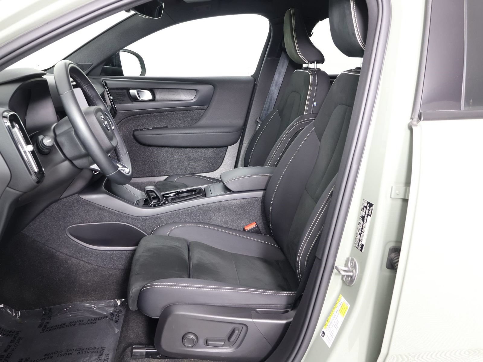 Used 2023 Volvo C40 P8 Recharge Plus w/ Protection Package Premier AWD/4WD image 29