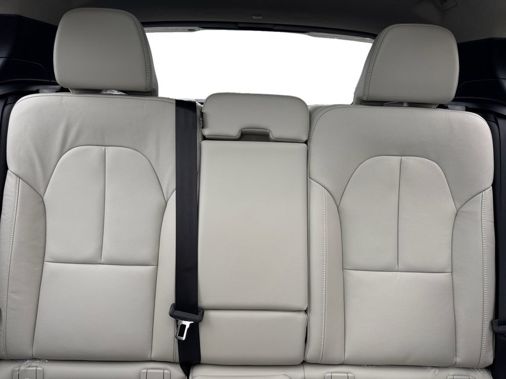 Used 2026 Volvo XC40 B5 Plus w/ Protection Package Premier AWD/4WD image 26