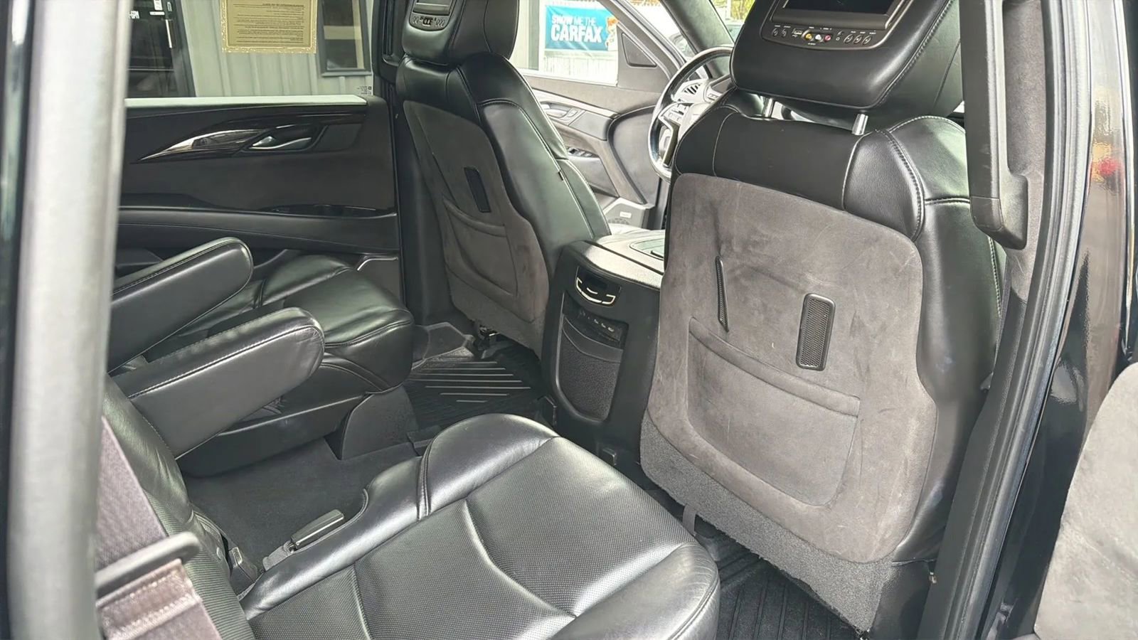 Used 2017 Cadillac Escalade Platinum image 15