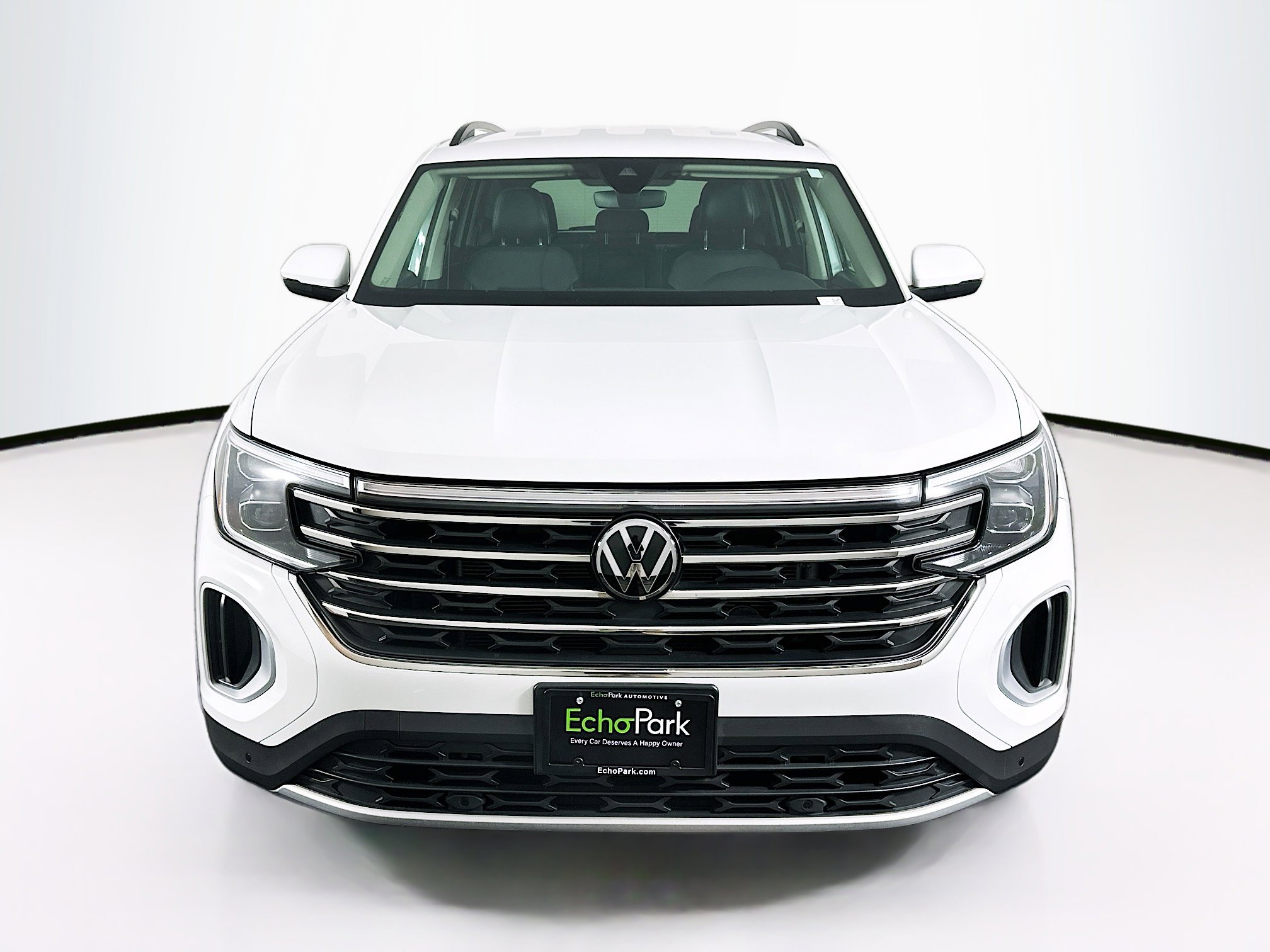 Used 2025 Volkswagen Atlas SE image 2