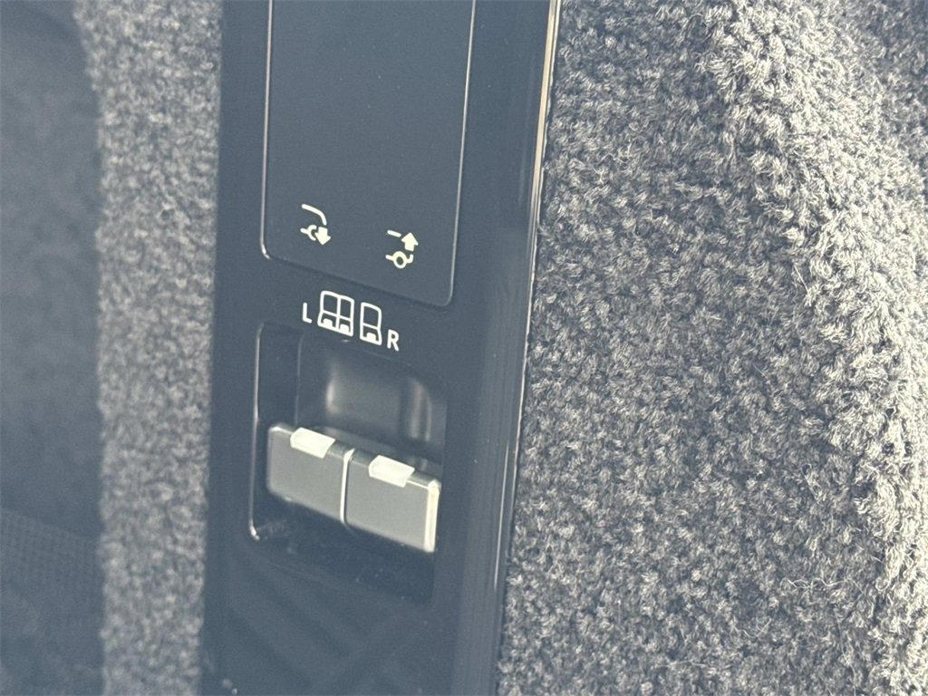 Used 2023 Land Rover Range Rover SE image 7