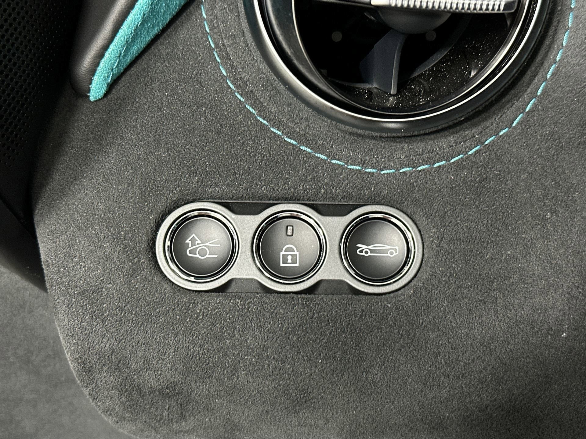 Used 2024 McLaren 750S Spider image 22