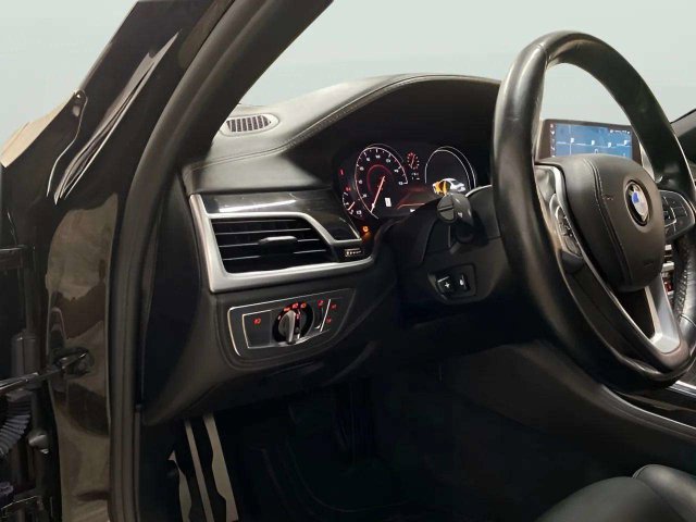 Used 2017 BMW 740i RWD image 33