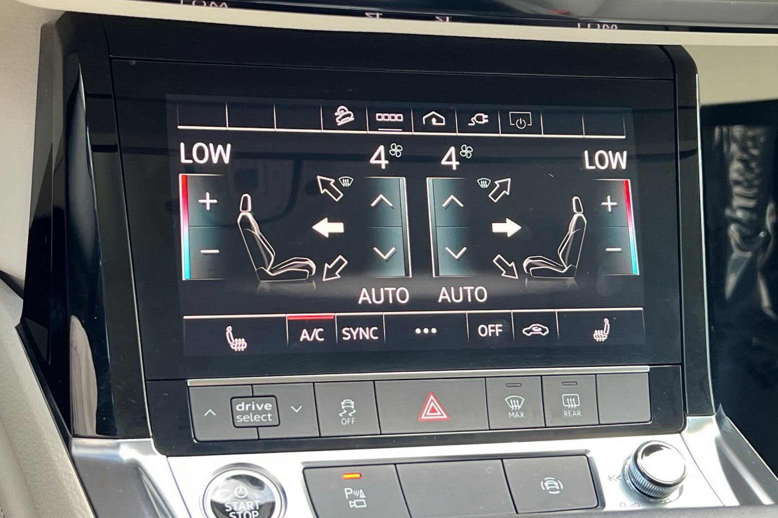 Used 2021 Audi e-tron Premium w/ Towing Package AWD/4WD image 23