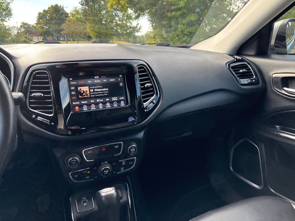 Used 2018 Jeep Compass Latitude w/ Popular Equipment Group FWD image 15