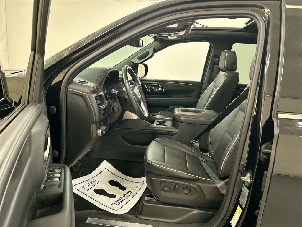 Used 2022 GMC Yukon SLT w/ SLT Premium Package image 9