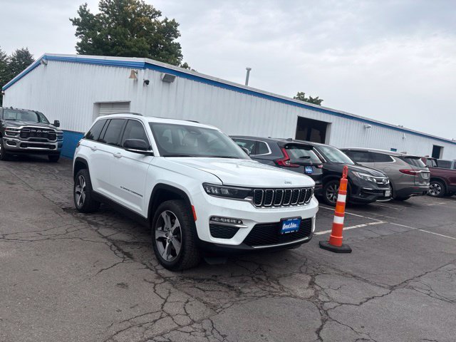 Used 2023 Jeep Grand Cherokee 4WD 4xe image 2