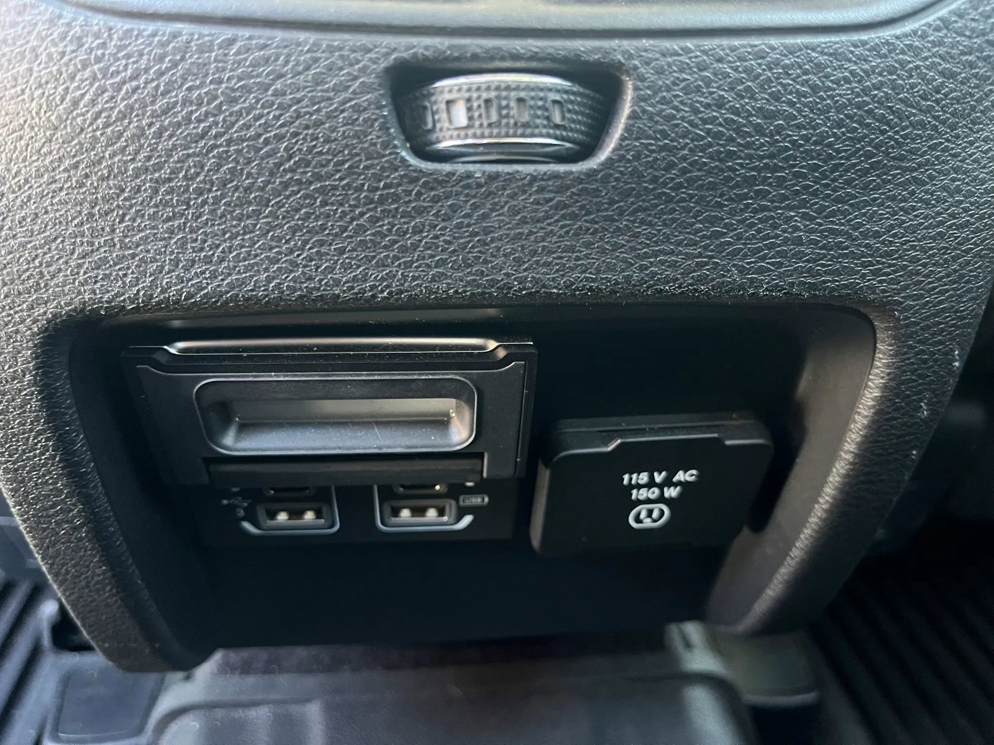 Used 2019 Jeep Cherokee Limited w/ Trailer Tow Group image 29