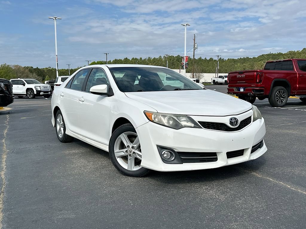 Used 2013 Toyota Camry SE image 1