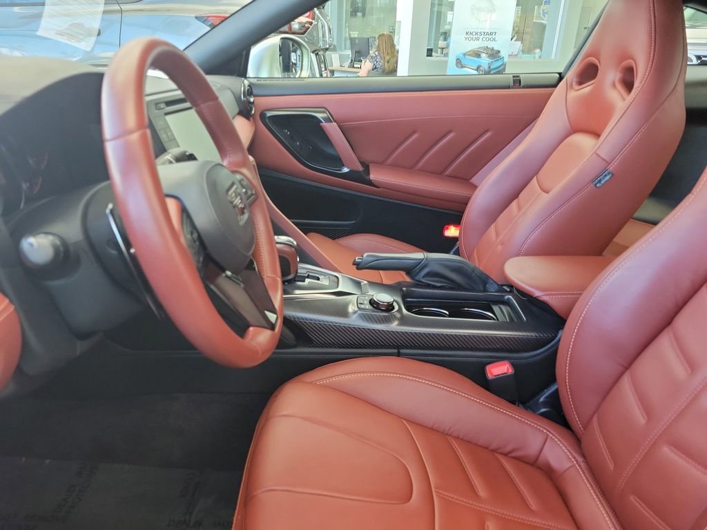 Used 2024 Nissan GT-R Premium w/ Premium Interior Package image 19