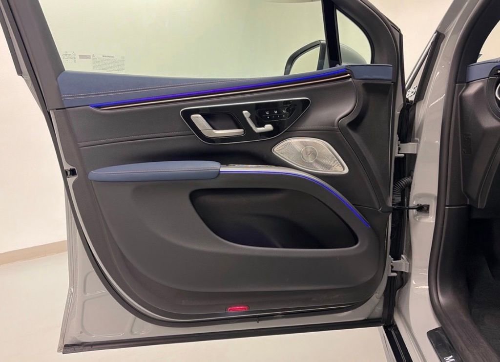 Certified 2023 Mercedes-Benz EQS 580 4MATIC SUV w/ Acoustic Comfort Package image 14