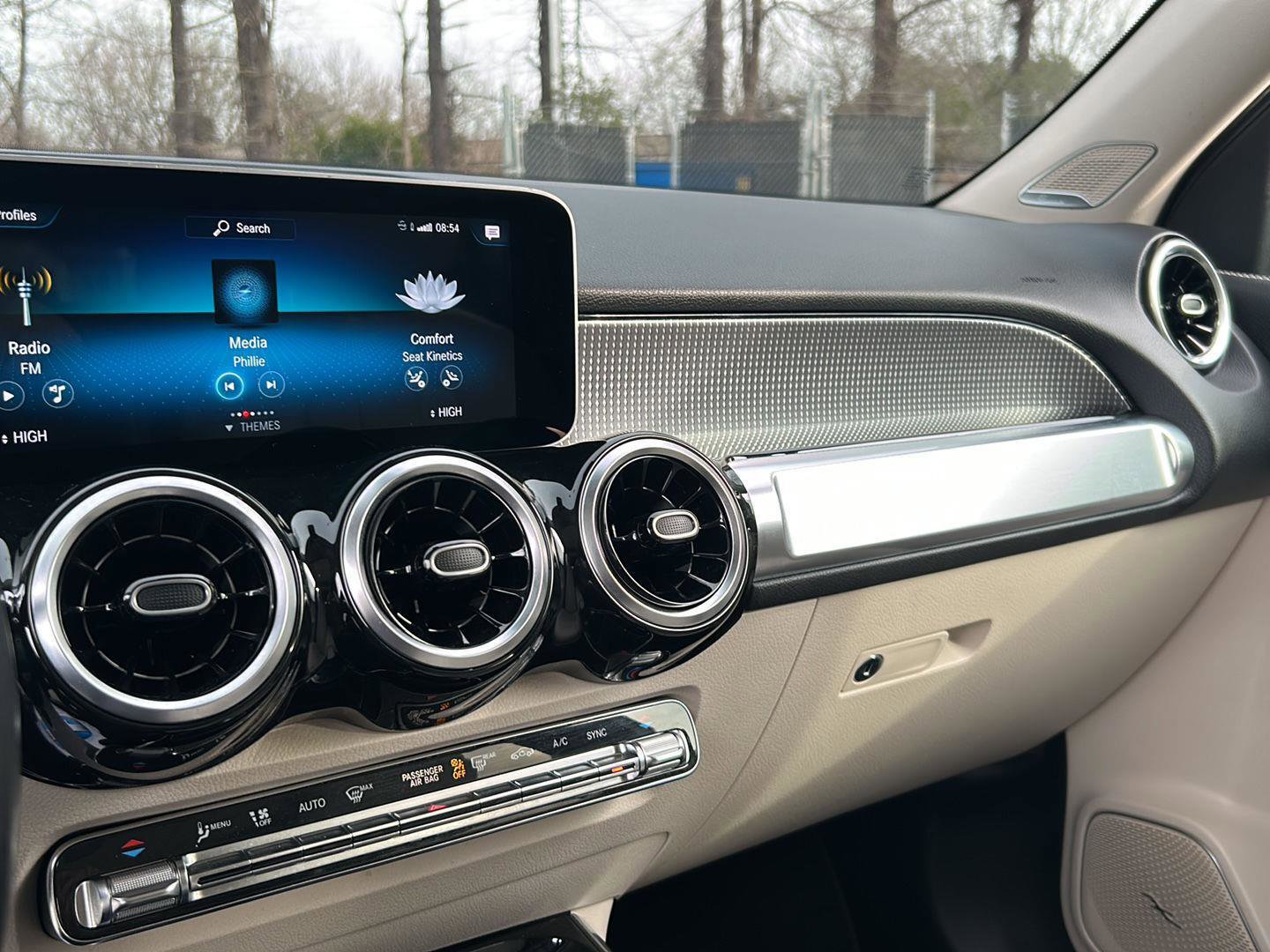 Used 2020 Mercedes-Benz GLB 250 GLB 250 image 14