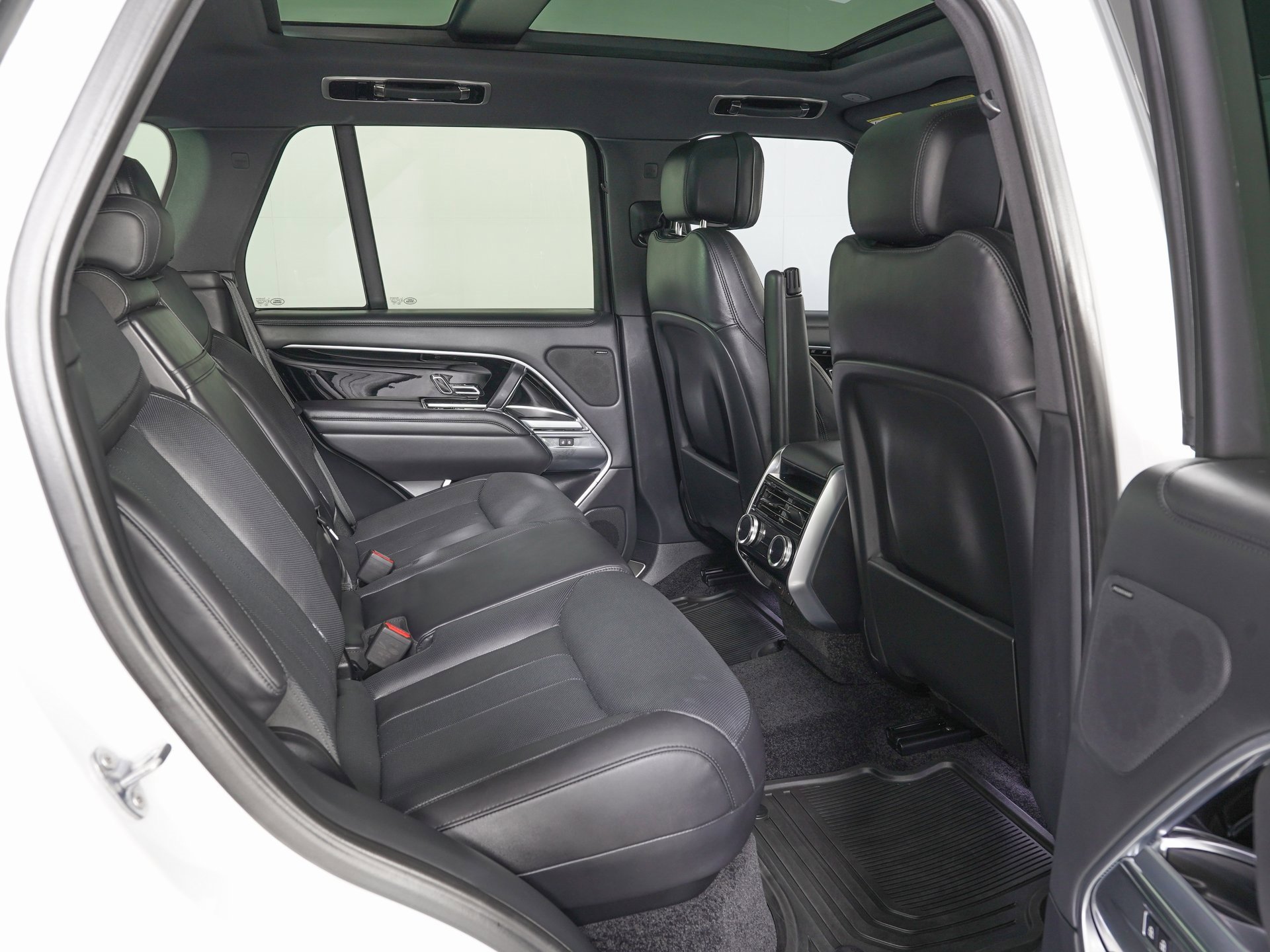 Used 2023 Land Rover Range Rover SE image 10