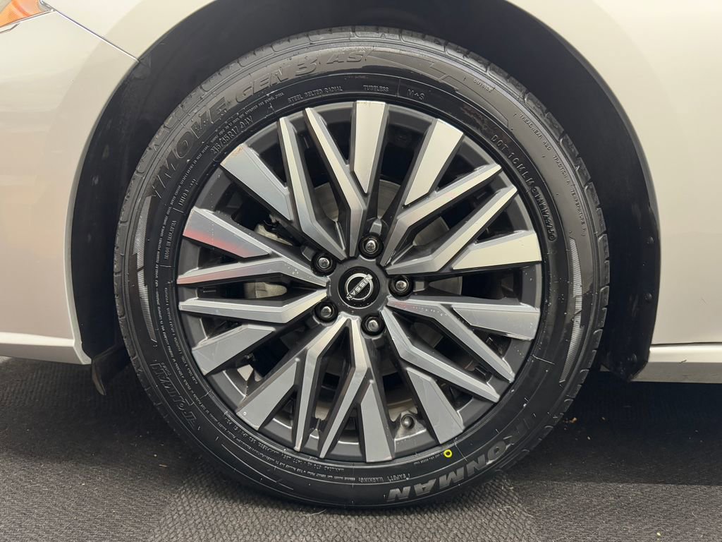 Used 2024 Nissan Altima 2.5 SV image 12