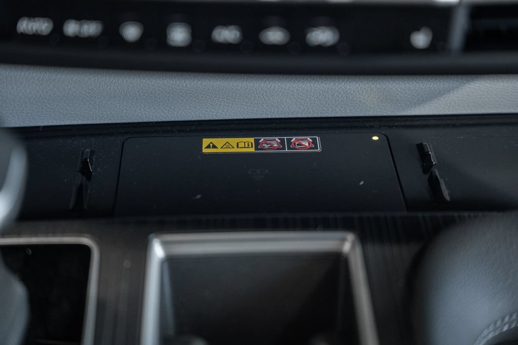 Used 2025 Toyota Sienna XLE FWD image 26