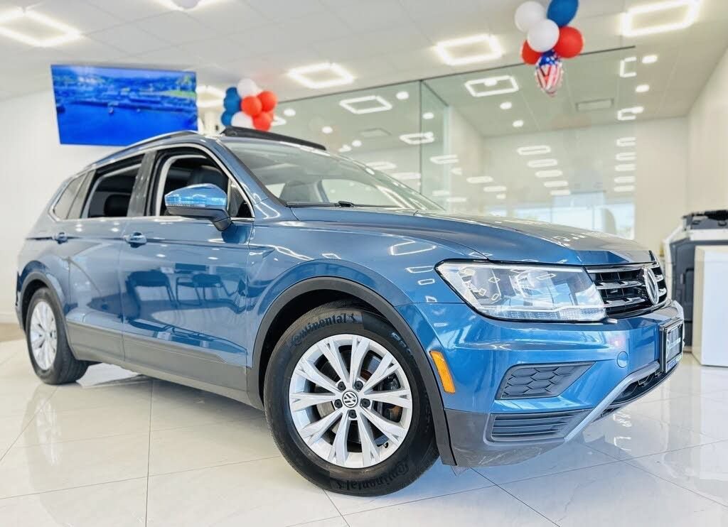 Used 2019 Volkswagen Tiguan SE w/ Panoramic Sunroof Package AWD/4WD image 3