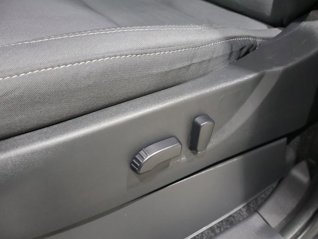 Used 2024 Nissan Frontier SV image 12