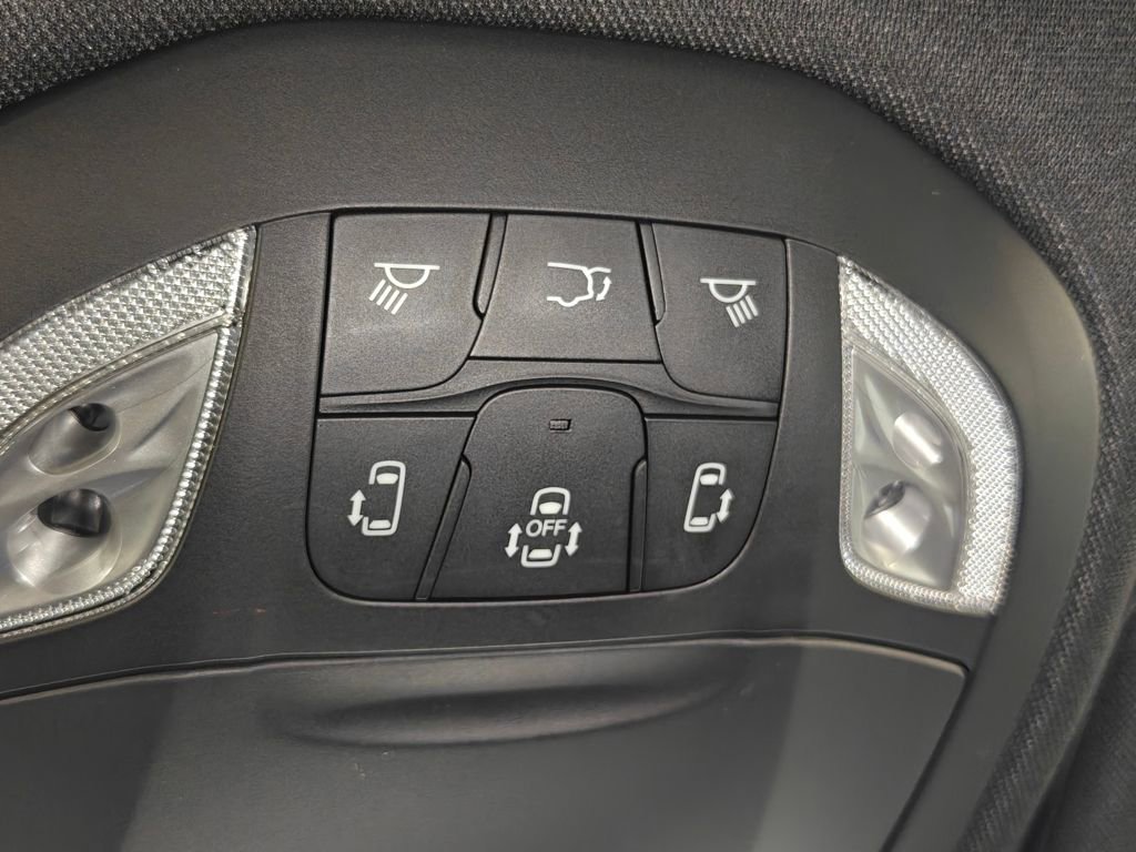 Used 2024 Chrysler Pacifica Touring image 9