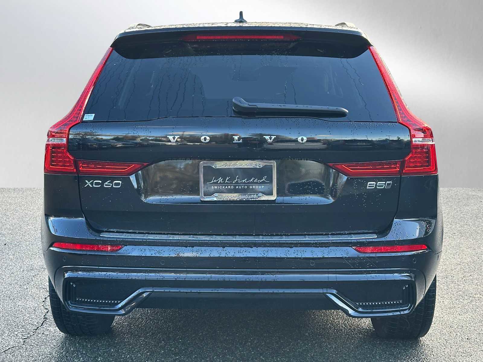 Used 2025 Volvo XC60 B5 Plus w/ Protection Package Premier image 4