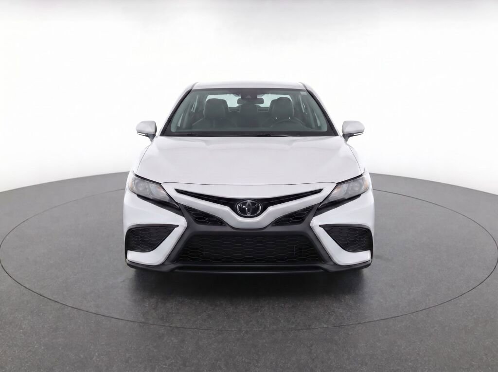 Used 2023 Toyota Camry SE AWD/4WD image 2